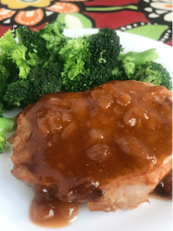 This slow cooker sweet glazed pork chops recipe is perfect with steamed broccoli. Just 6 WW FreeStyle SmartPoints per serving.