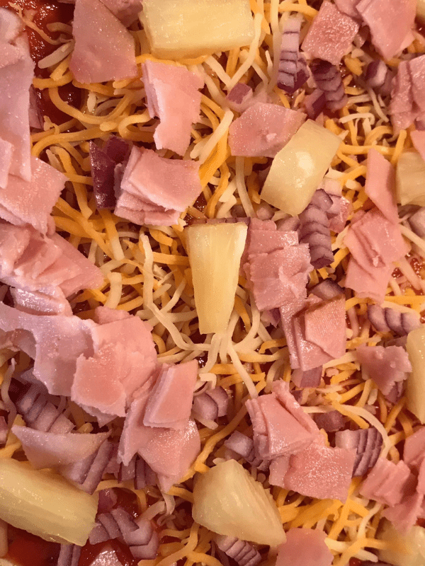 Delicious ingredients for delicious Hawaiian pizzas.