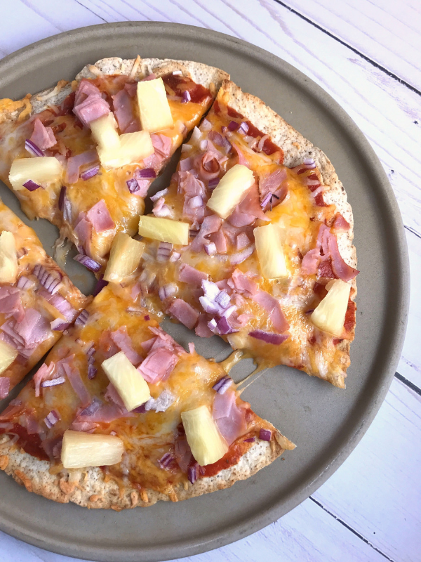 Alisha's Skinny Hawaiian Pizzas on Meal Planning Mommies - Just 6 WW SP for one personal pizza!