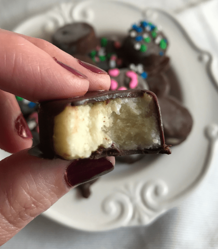 Meal Planning Mommies made these three ingredient Dark Chocolate Covered Banana Bites - a perfect kid-friendly snack the whole family will love!